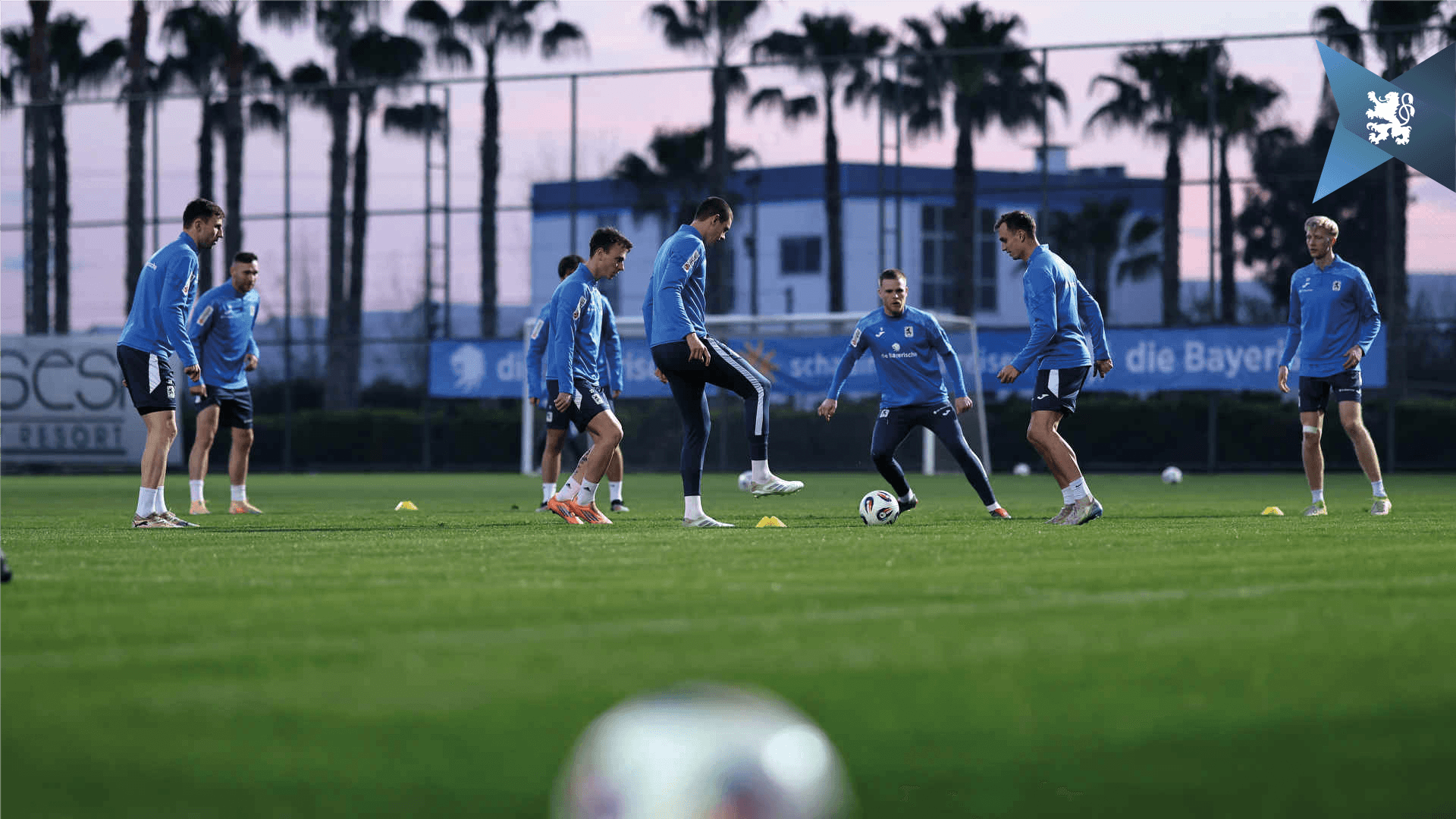 TL Belek, Tag 3: Pfeifer im Kraftraum - Voet reist an.