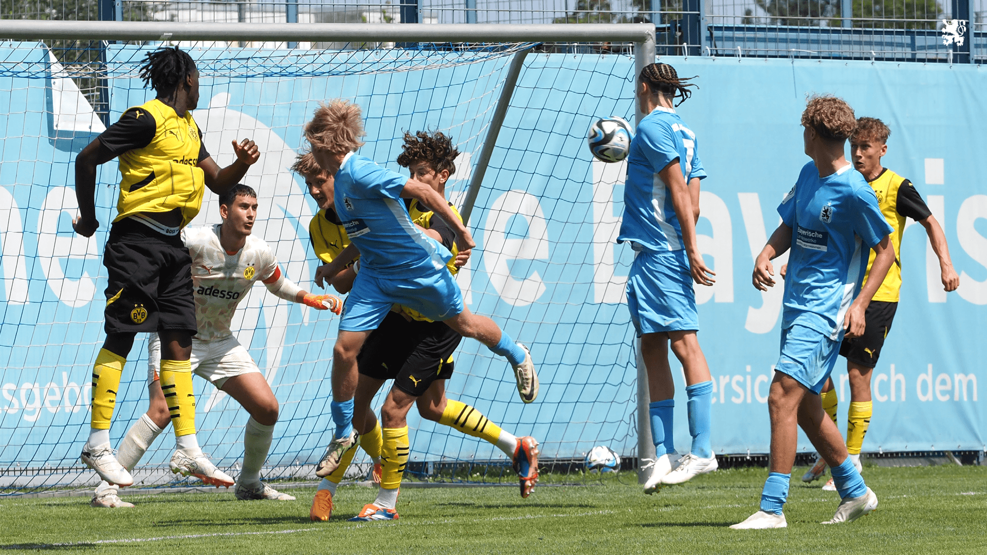 U19 testet gegen Borussia Dortmund – Wiedersehen mit Felix Hirschnagl.