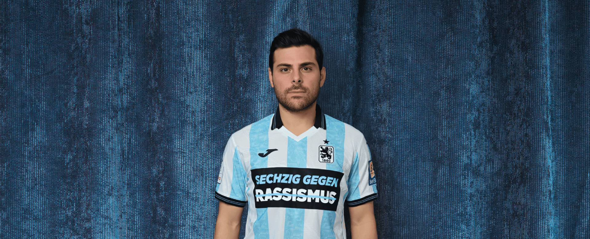 Sechzig gegen Rassismus.