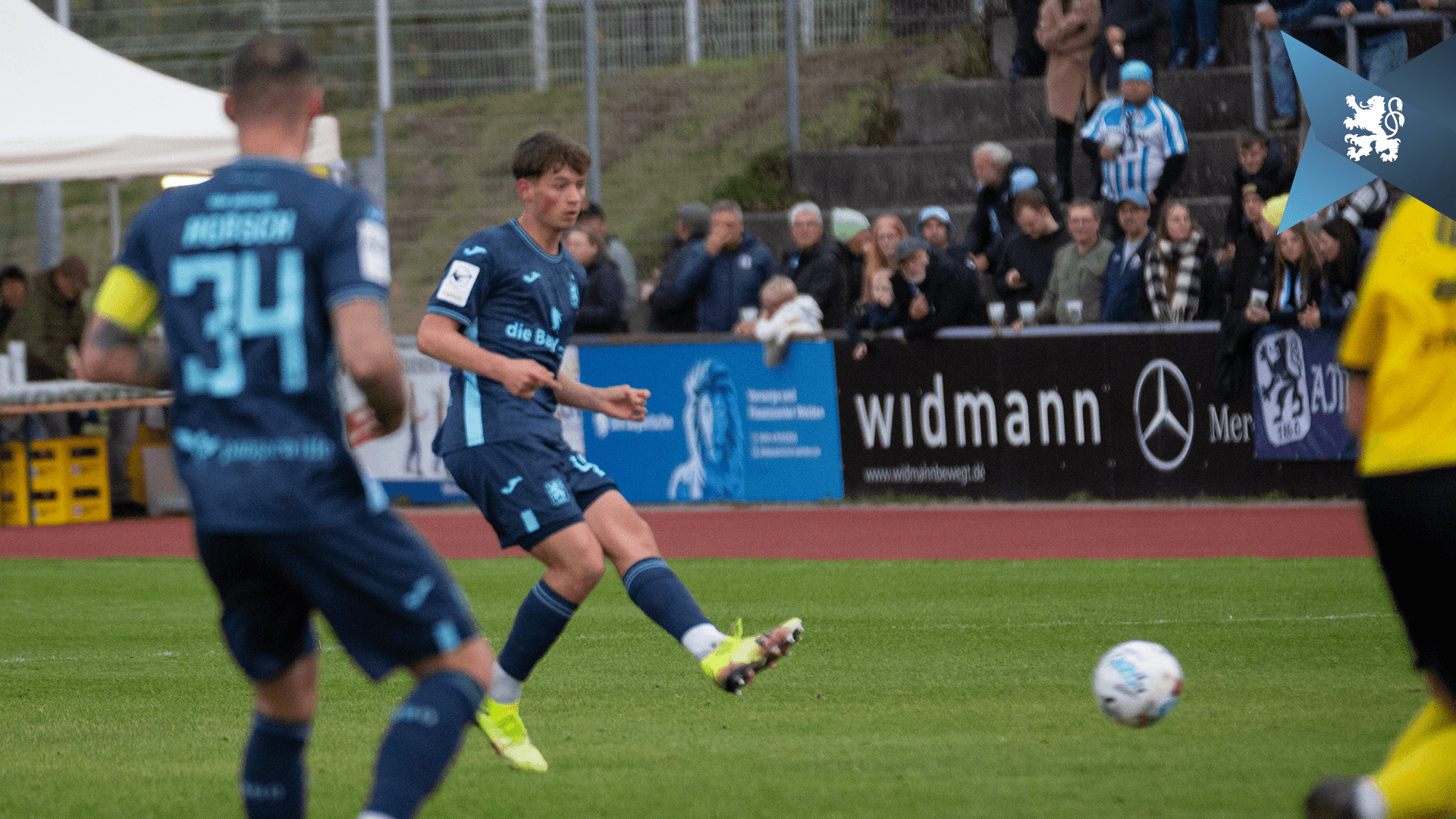Beim Test der Profis unter der Woche beim FC Amberg durften auch einige Spieler aus der U21 ran, so wie Linksverteidiger Finn Fuchs.